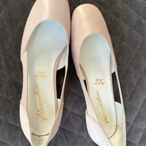 NEW -Italian Made Leather Flat Shoes with Cutout in Blush Color